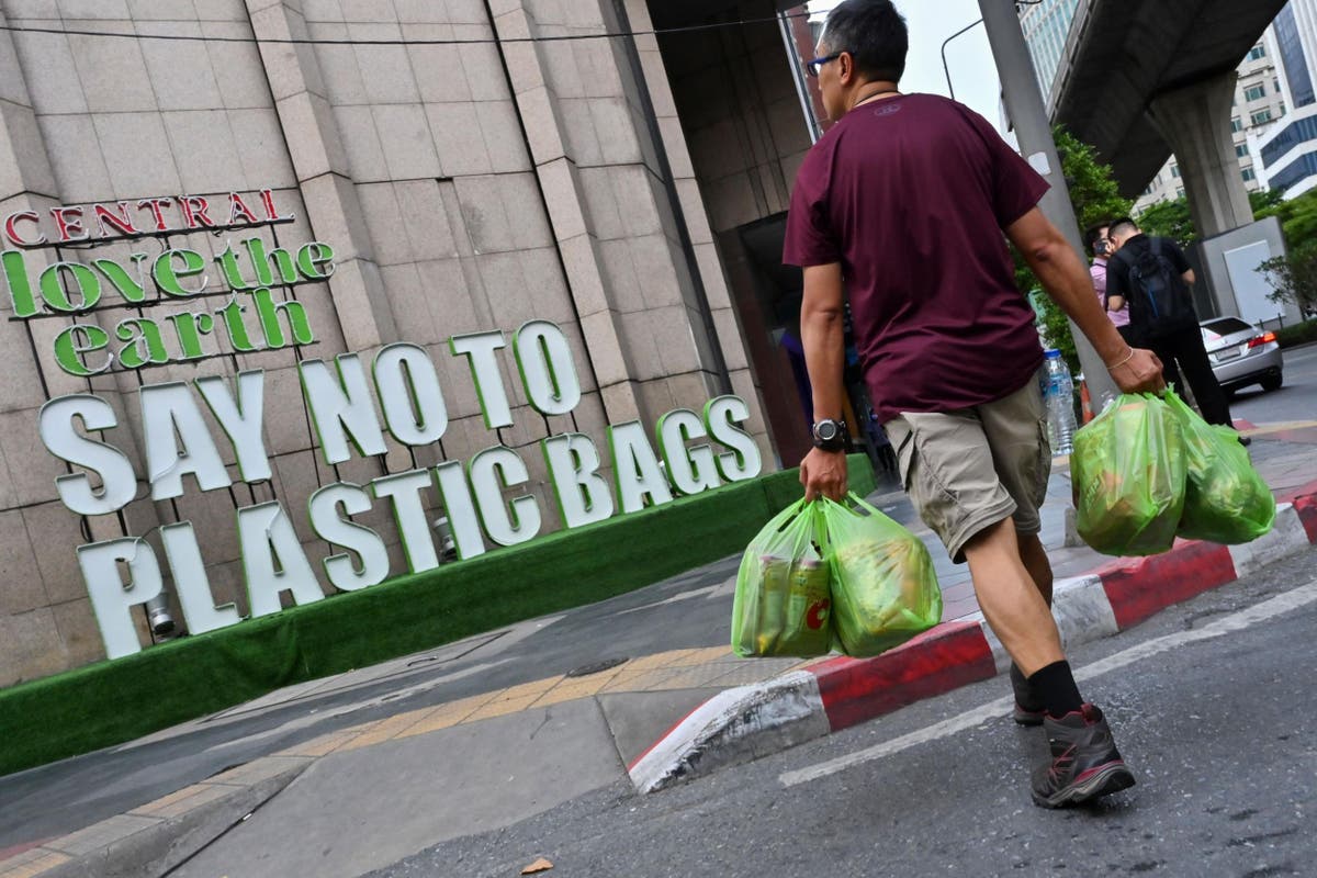 california-lifts-plastic-bag-ban-over-coronavirus-concerns-the