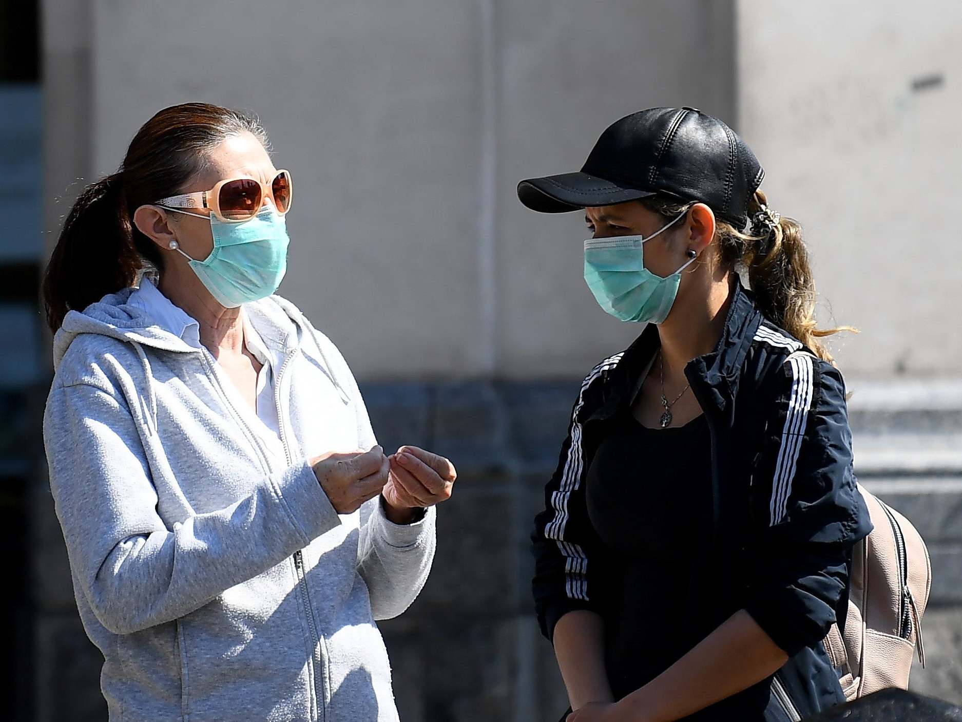 Members of the public wear protective masks in London, UK, 26 April 2020. (Getty)