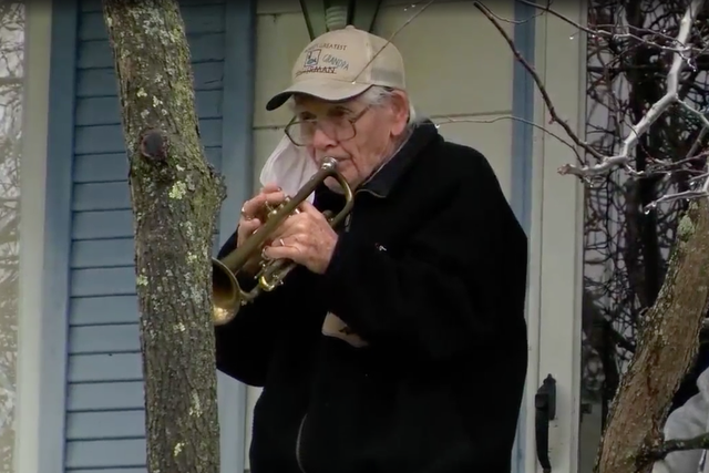 90-year-old musician celebrates birthday with parade of neighbours