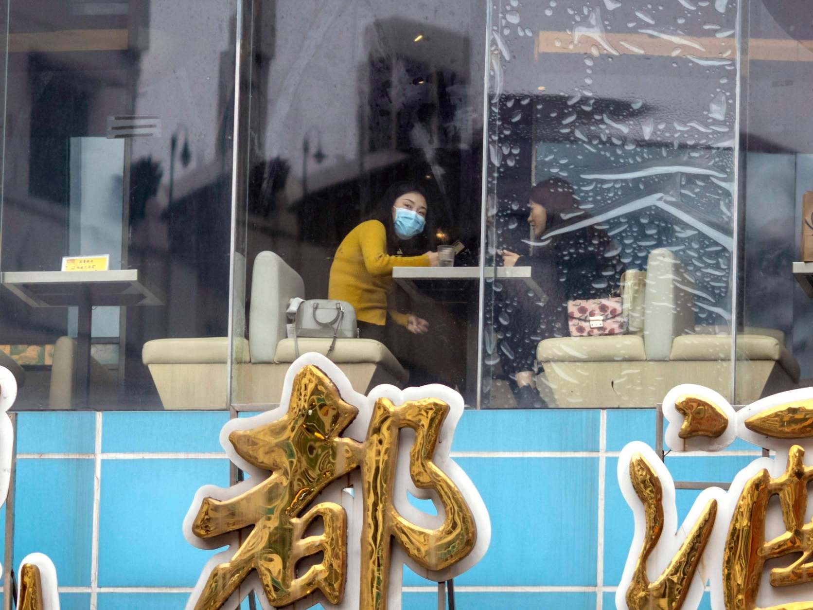 People eat at a restaurant in Guangzhou, China on 23 April. A study conducted at a different restaurant in January found that the coronavirus was spread by an air-conditioning unit (EPA/ALEX PLAVEVSKI)