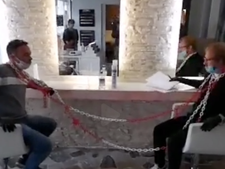 Coronavirus: Hairdressers' owners 'chain themselves to shop to protest lockdown' in Italy