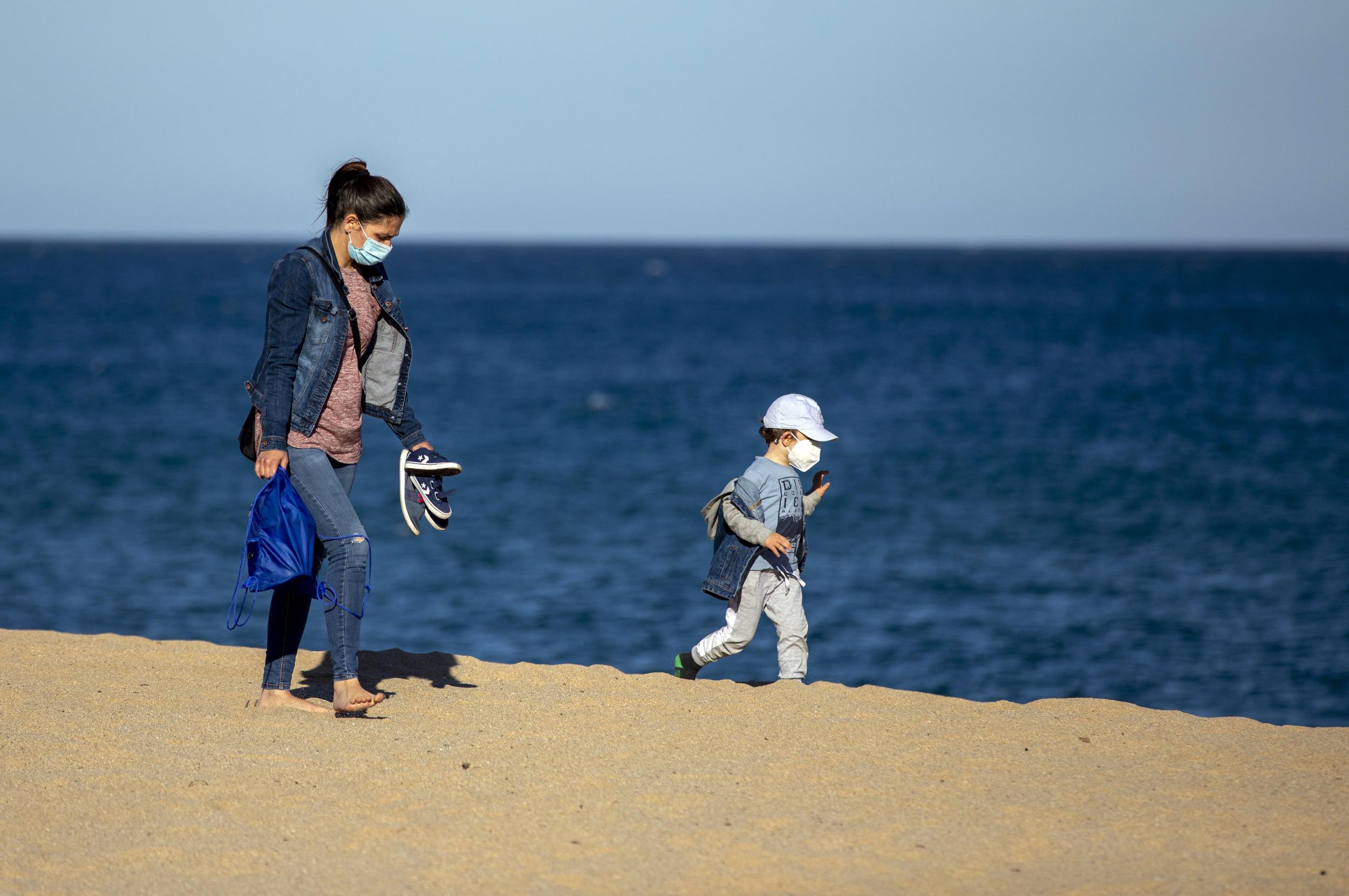 Coronavirus: Spain to phase out lockdown and partially reopen bars, says prime minister