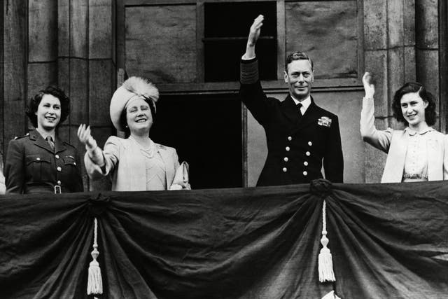 Princess Elizabeth, Queen Elizabeth, King George VI and Princess Margaret on the balcony of Buckingham Palace on VE Day, 8 May 1945