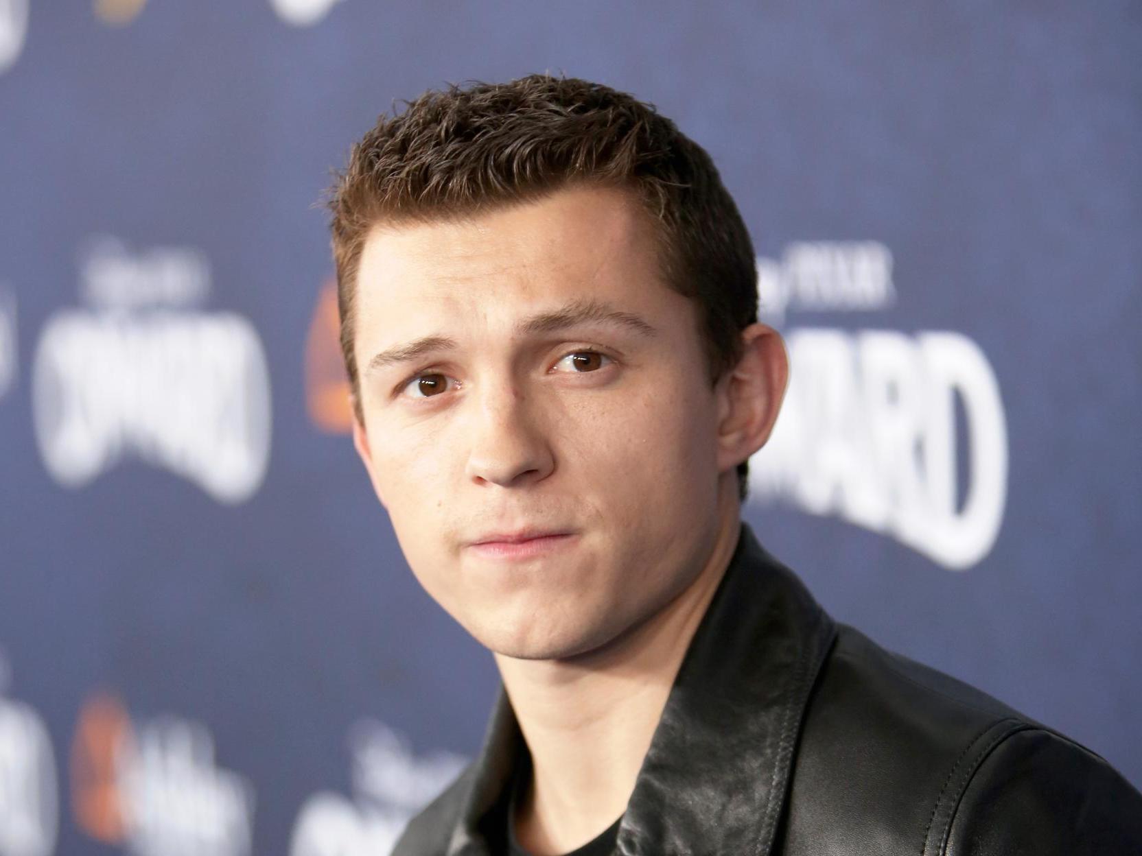 Nearly 200 000 Compete In Tom Holland S Chaotic Marvel Pub Quiz