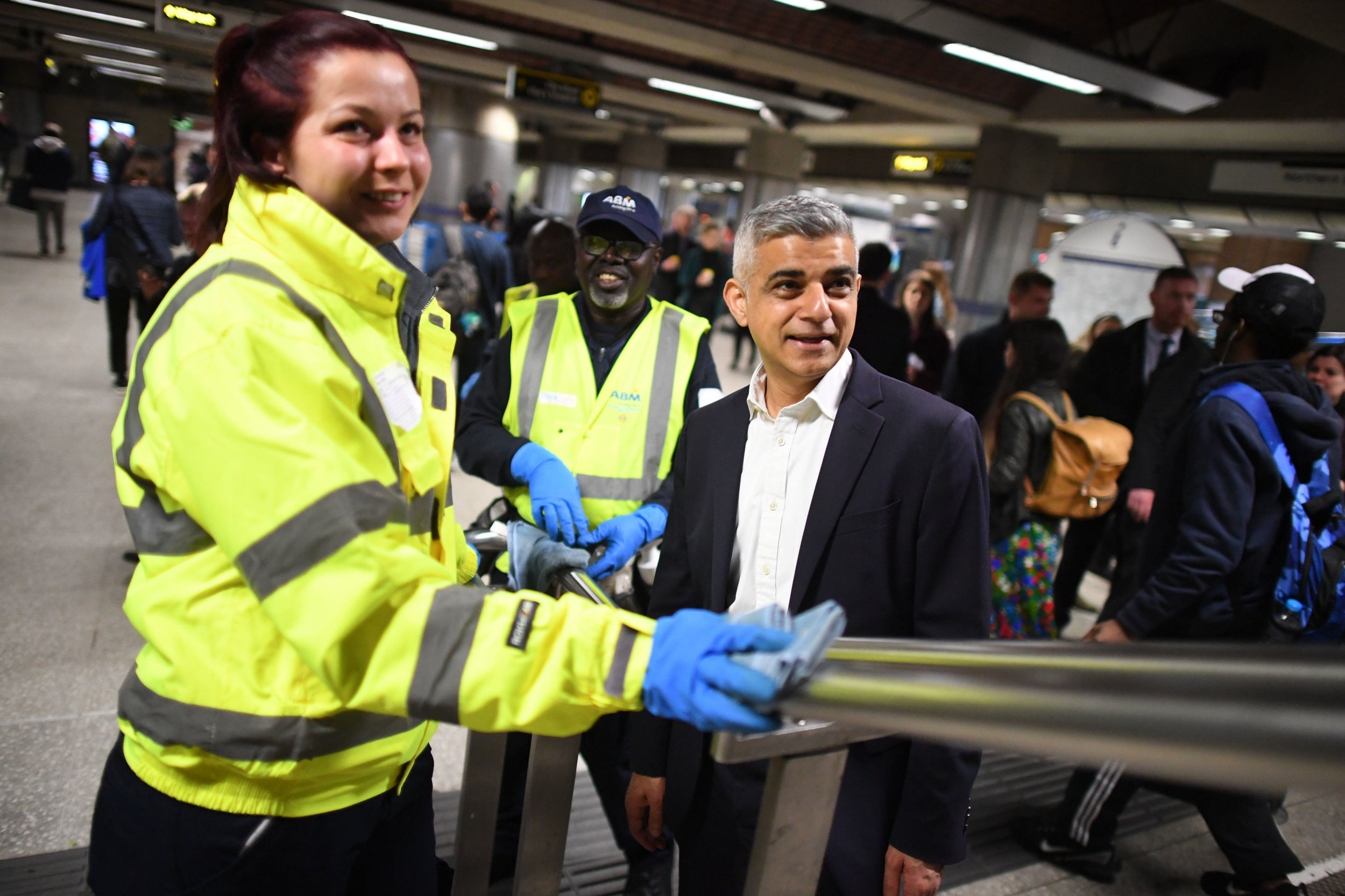 Khan was told that if Prince Charles offered his hand he should shake it