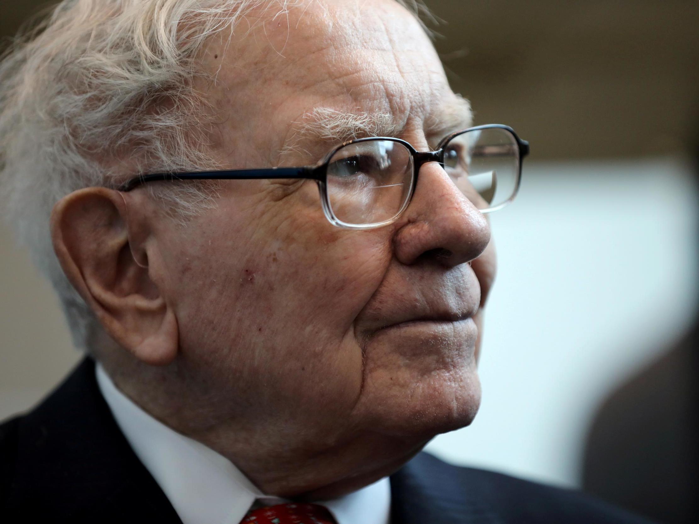 Warren Buffett&apos;s stock market indicator hits record high, signalling potential crash thumbnail