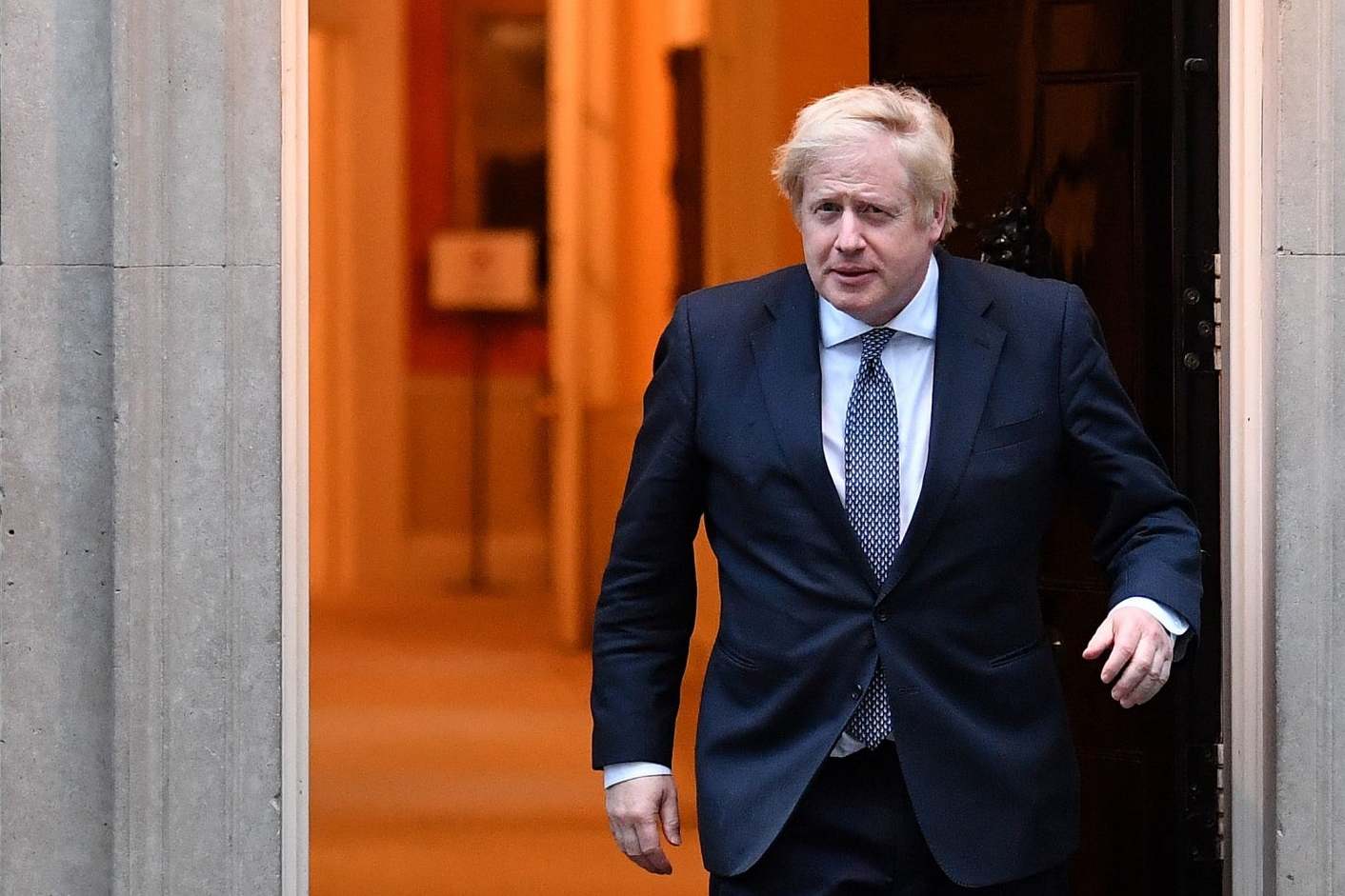 Coronavirus: Public should not expect update on extending lockdown this week, No 10 hints