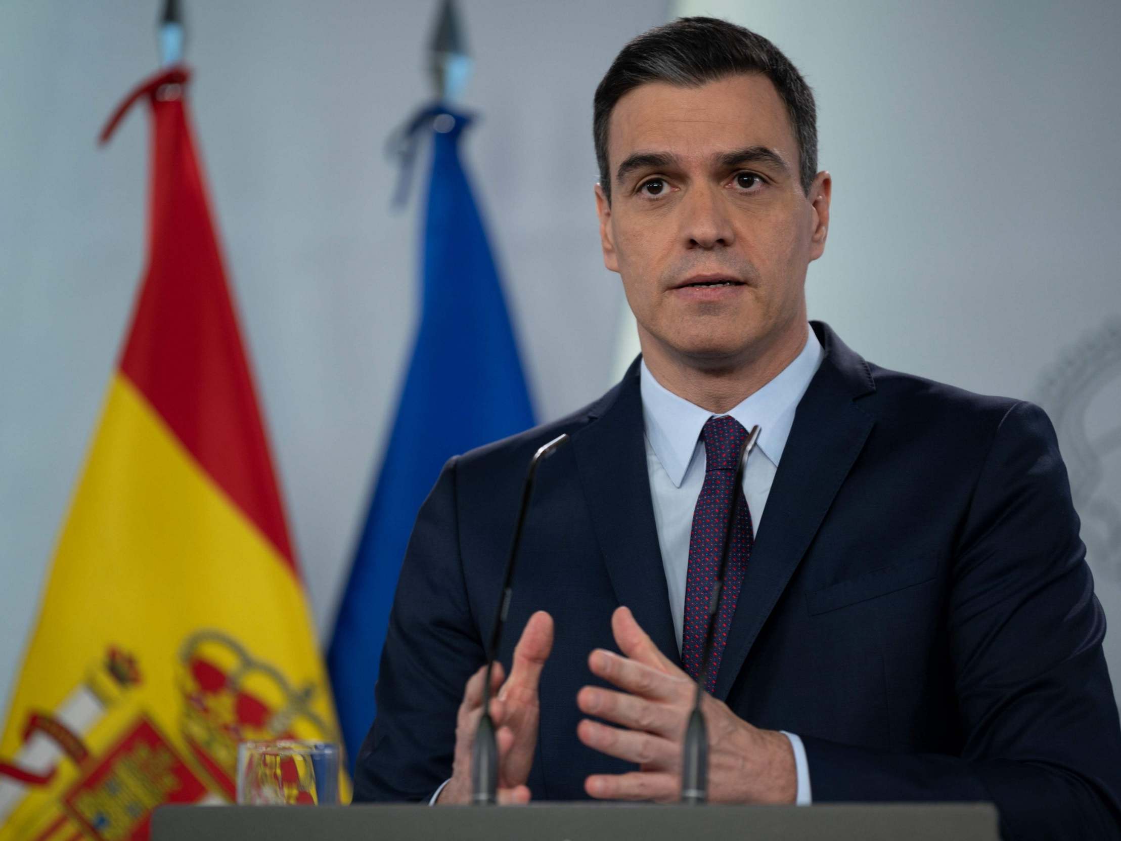 Coronavirus: Spain makes face masks compulsory on public transport as country begins to ease strict lockdown