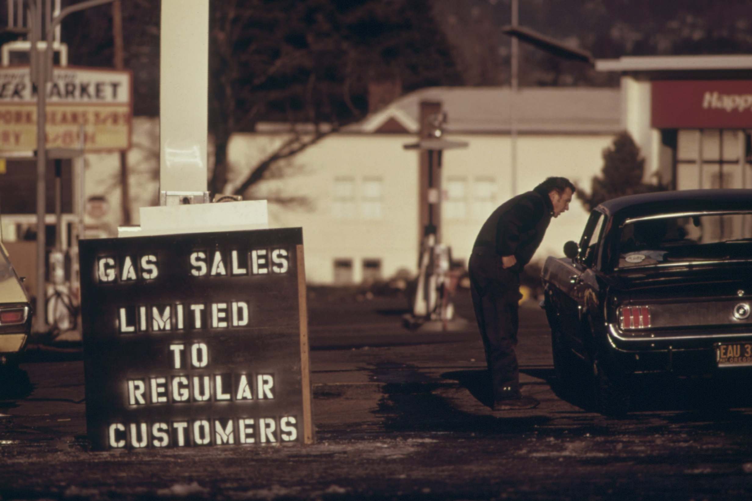 During the 1970s energy crisis, a three-colour flag system was used to denote gas availability at service stations in the US