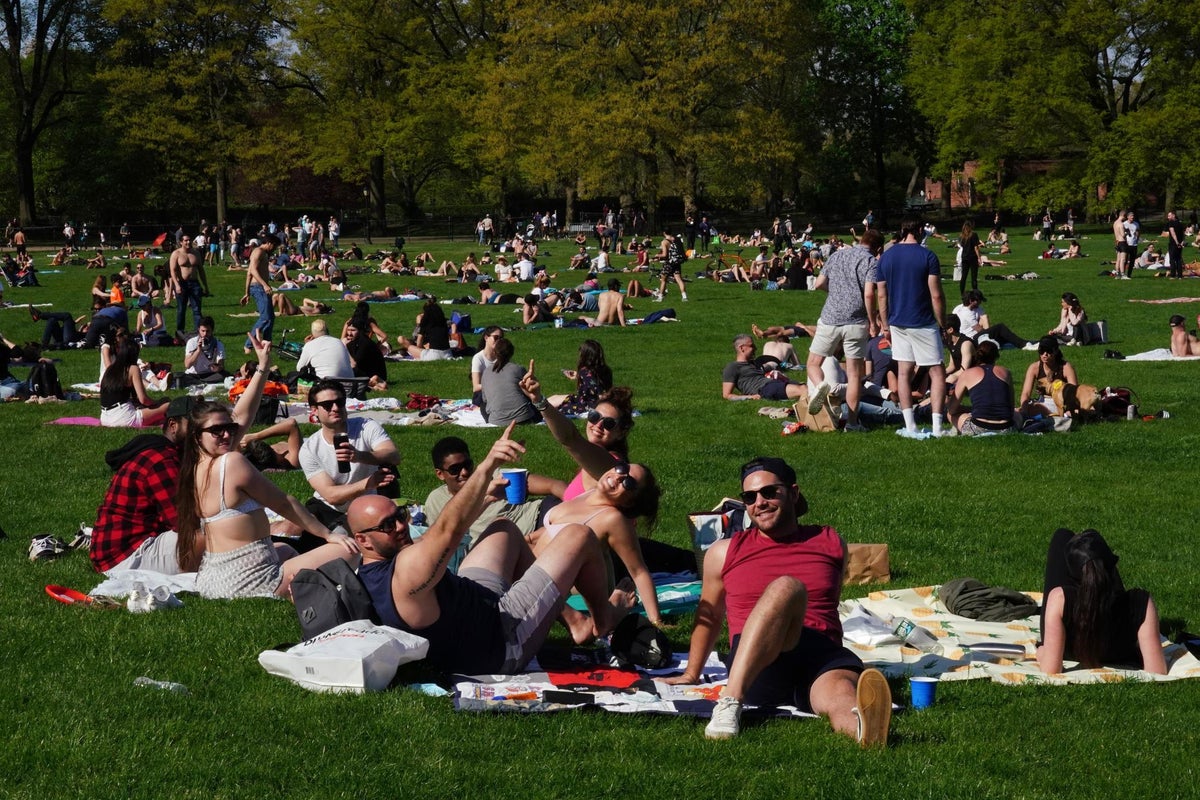 Coronavirus: Packed New York parks are ‘slap in face to medics dying on ...