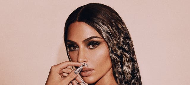 Kim Kardashian photoshop fail sees extra hand in her hair | indy100