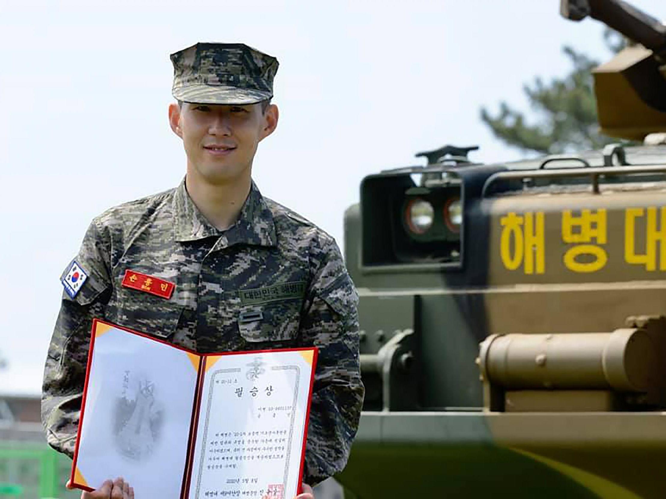 Tottenham s Son Heung min receives best performer award as he completes three week military training The Independent The Independent
