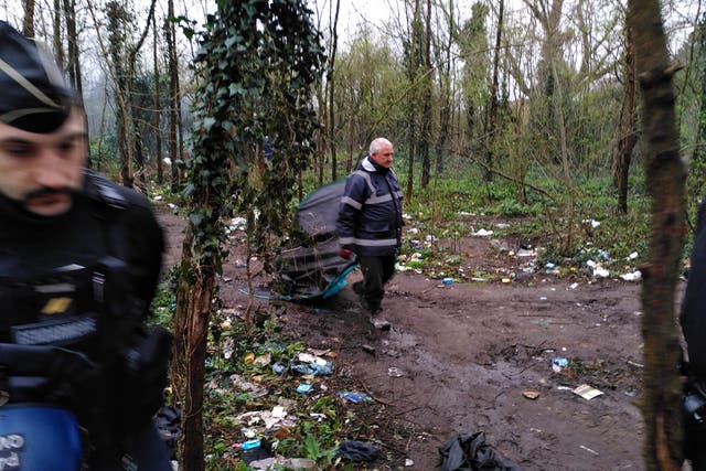 Police destroy tents and remove possessions of migrants in Calais