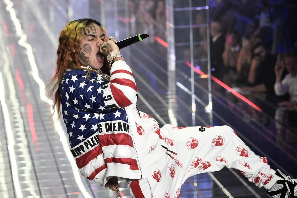 Gooba Tekashi 6ix9ine Unveils First New Song And Music Video Since Prison Release The Independent The Independent - 69 roblox id code gooba