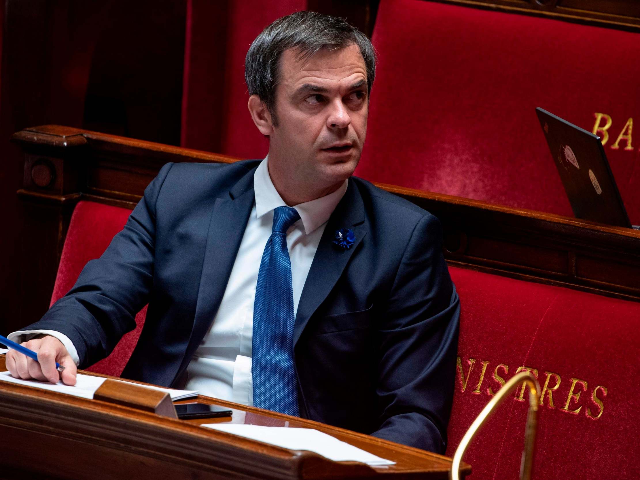 Coronavirus: French ministers reject &apos;lovers&apos; amendment&apos; and rule out easing long-distance travel restrictions for couples