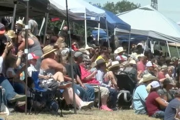 Coronavirus: California rodeo attracts thousands despite social distancing orders