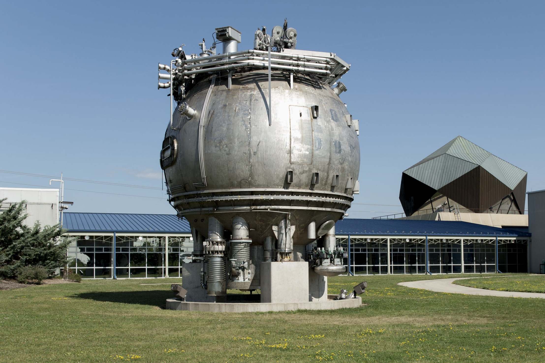 A hydrogen bubble chamber formerly used to study neutrinos (Rex)