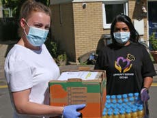 Volunteers cook for neighbours struggling without food during crisis