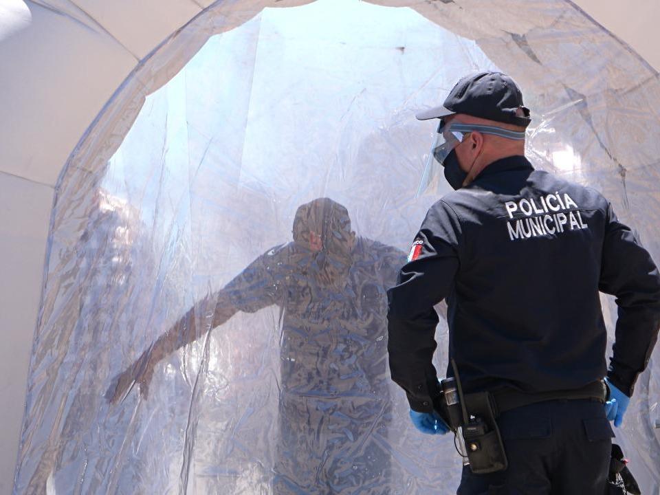 Mexican border town uses &apos;sanitising tunnels&apos; to disinfect US visitors from Covid-19