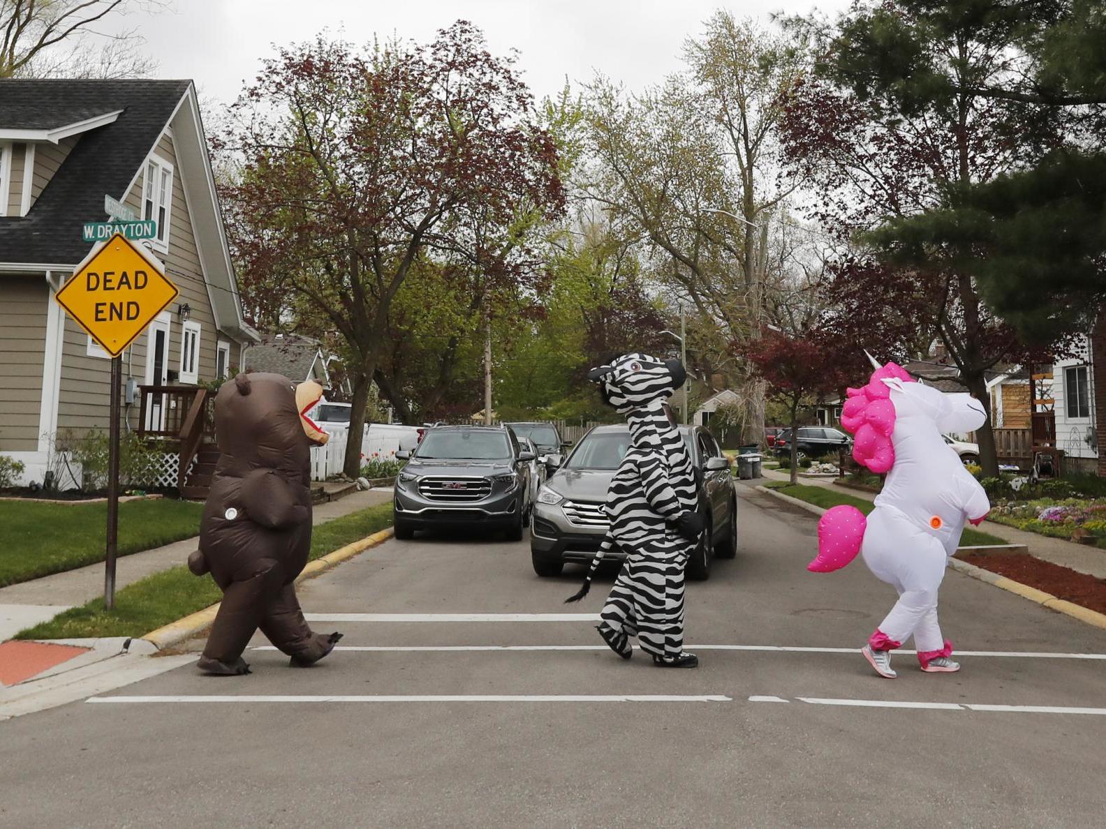 Coronavirus: Detroit residents try to lift neighbour&apos;s spirits with inflatable costume parades