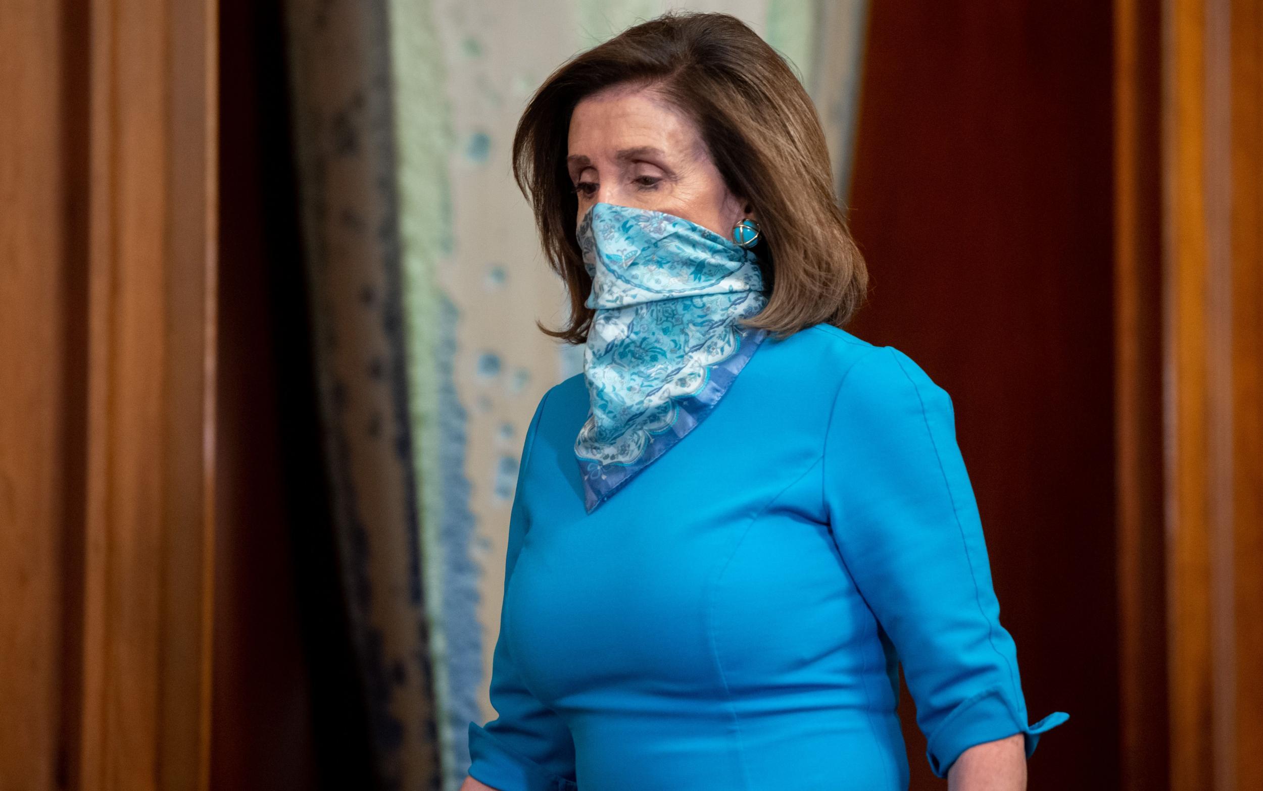 House Speaker wears a blue mask and blue dress in DC (Getty)