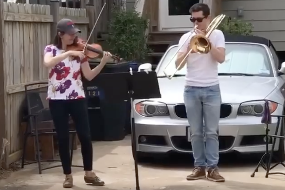 National Symphonic Orchestra musician plays &apos;Baby Shark&apos; for neighbours on lockdown