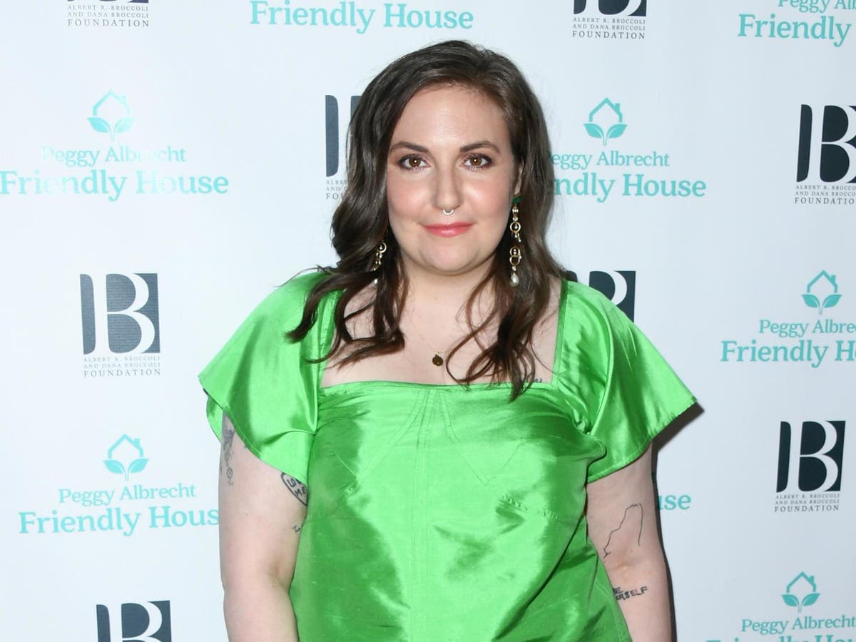 Lena Dunham accused of lying about eating a whole cheesecake the first time she did poppers