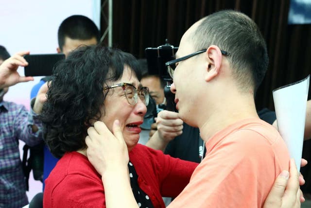Mao Yin is reunited with his mother Li Jingzhi, 32 years after being kidnapped.