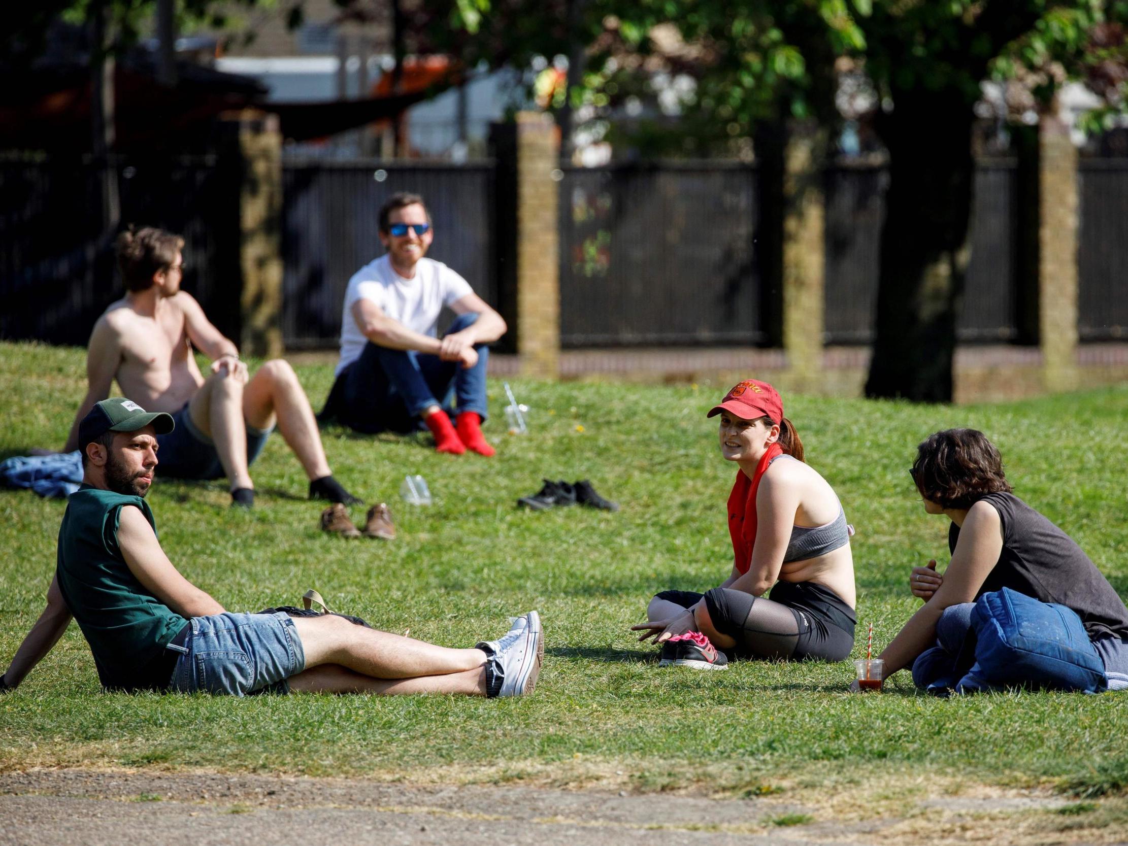 UK weather: Britain set to be warmer than Barcelona as temperature hits 28C in hottest day of the year
