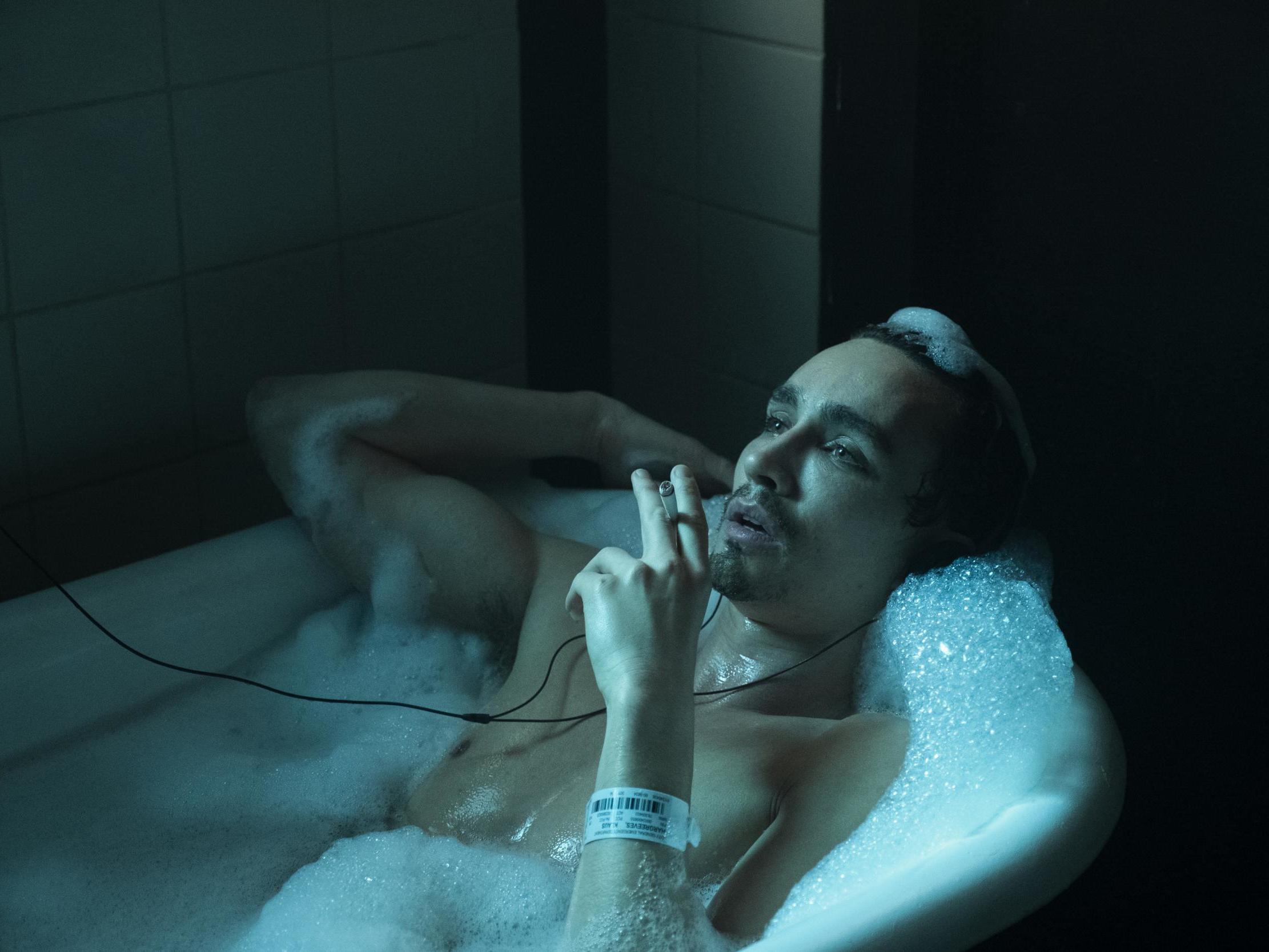 The Umbrella Academy star Robert Sheehan jokes that his pubic hair was removed from season one with CGI