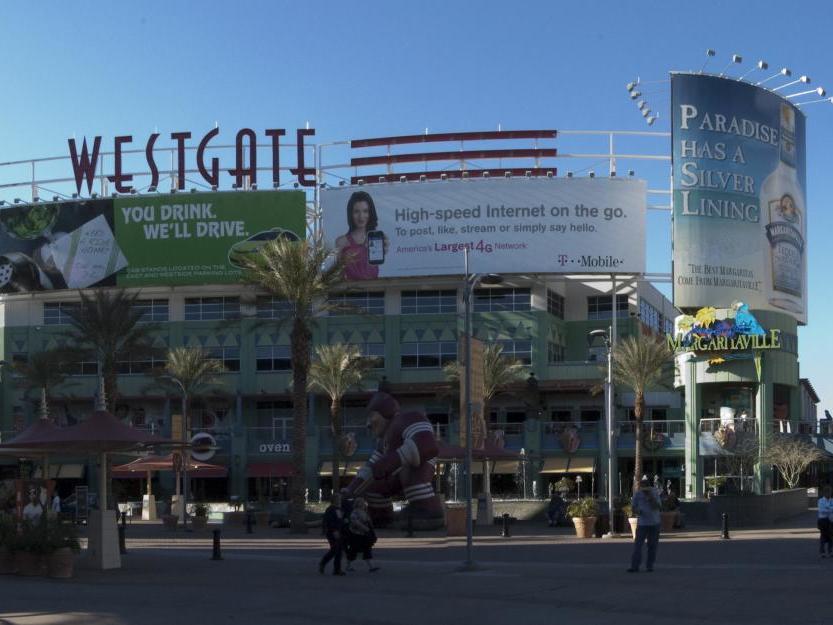 Mass shooting at Arizona shopping mall leaves three injured