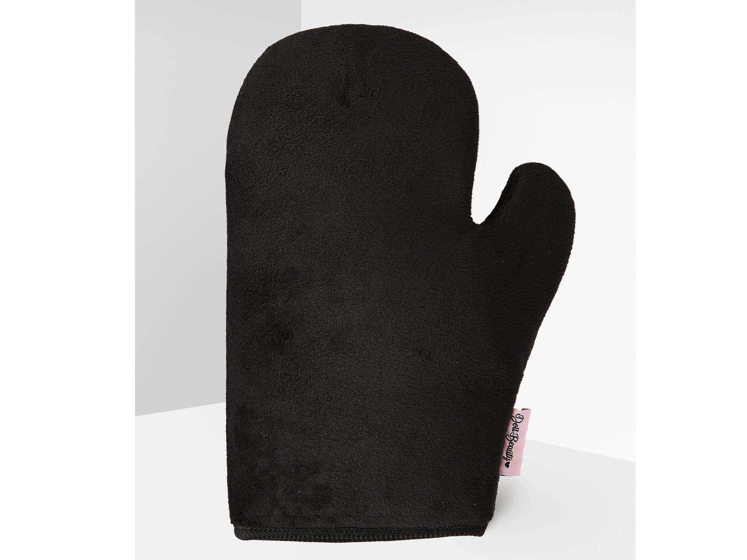 This mitt has a velvet texture which makes for smooth application