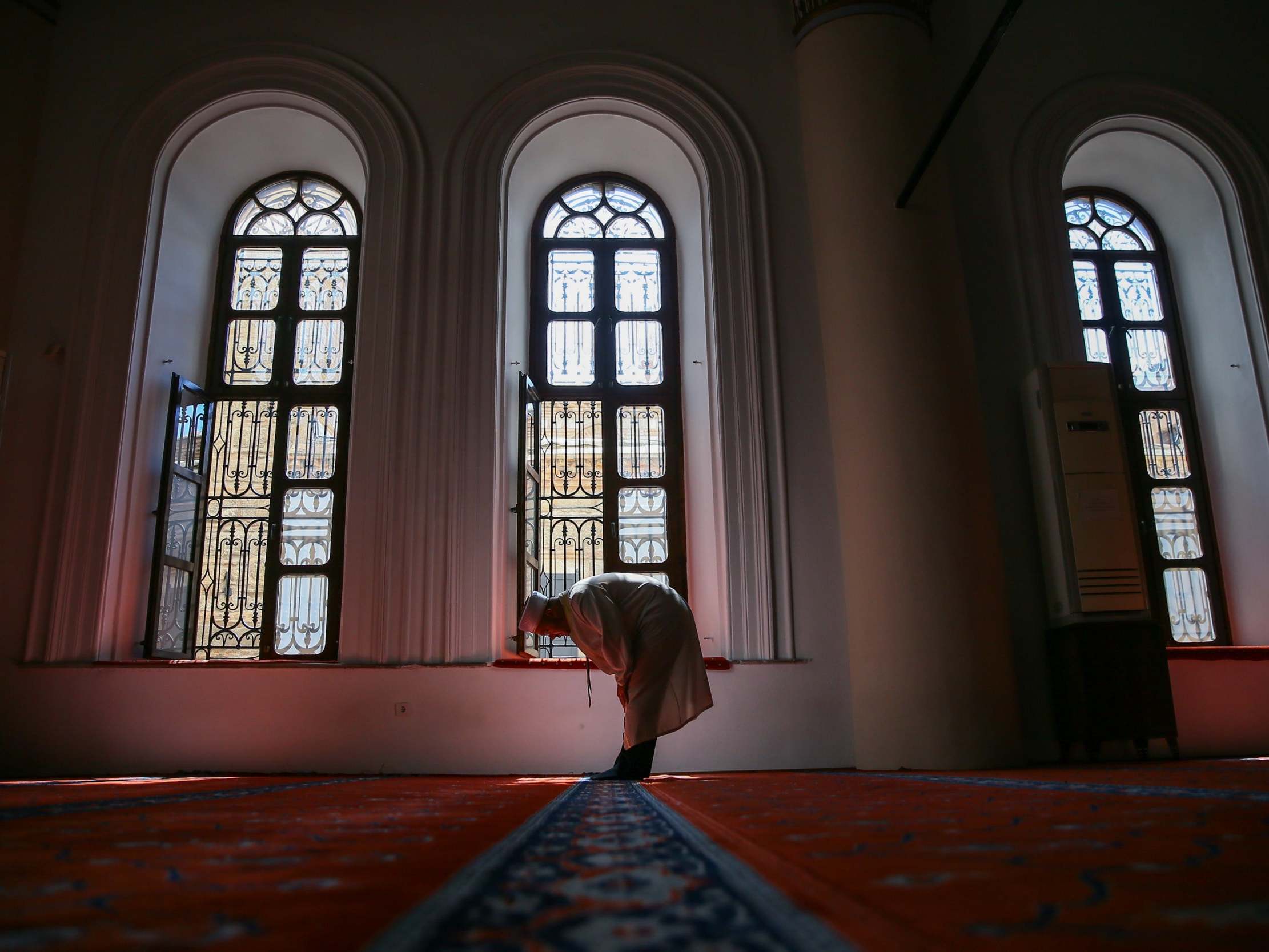Mosques in Izmir will reopen their doors to worshippers for Friday prayer on May 29