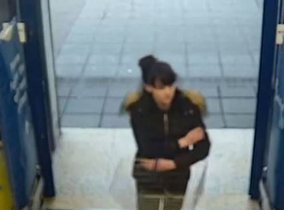 Handout CCTV image issued by Hampshire Constabulary of Louise Smith entering a Tesco Metro on Greywell Road shortly before 7.30pm on Thursday May 7
