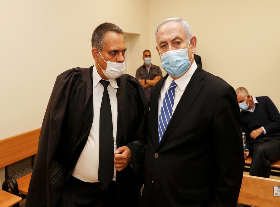 The Israeli prime minister, Benjamin Netanyahu (right), during his appearance at Jerusalem District Court