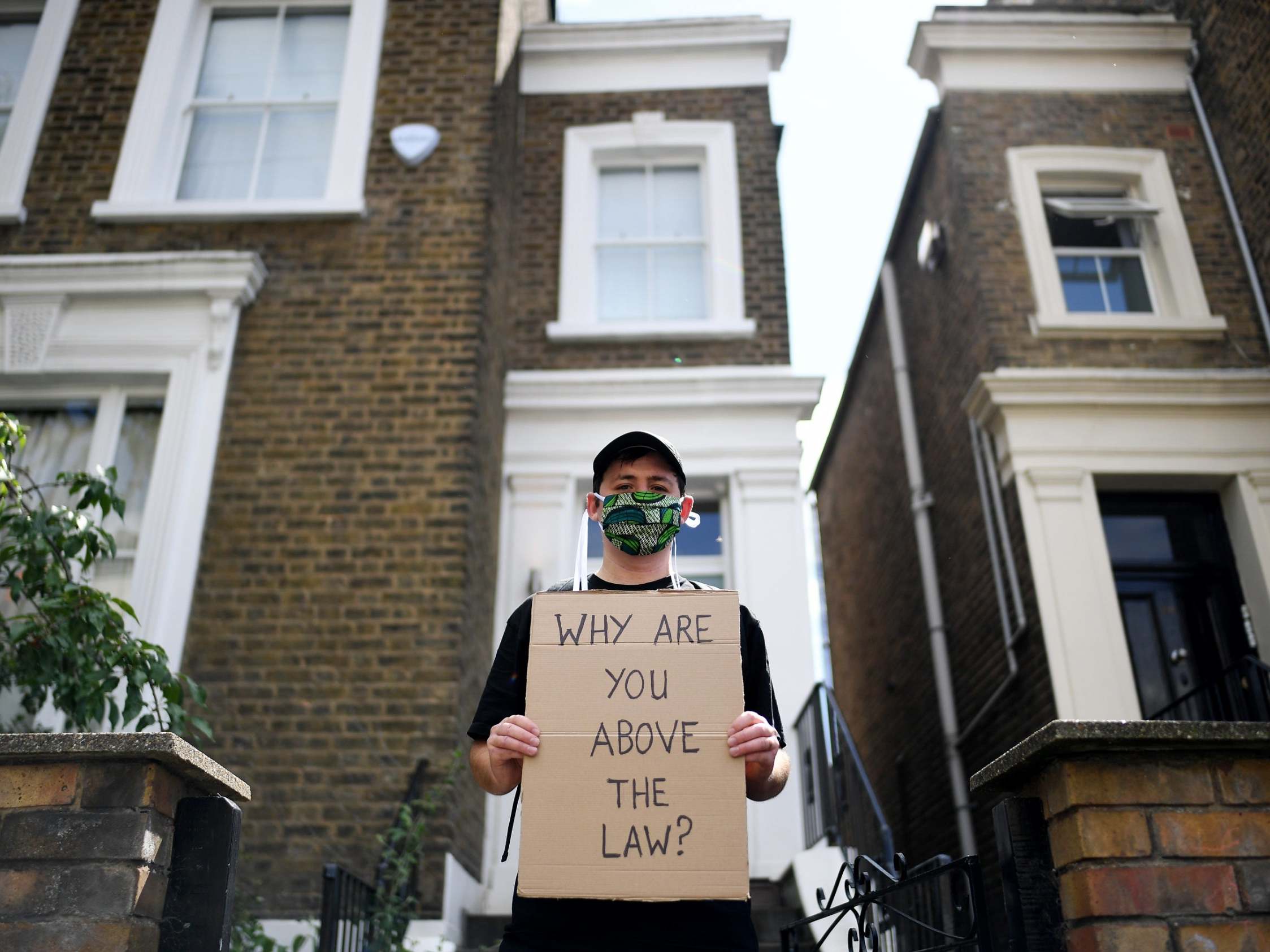Cummings portrayed the London establishment as a class apart. Now he&apos;s become everything he once hated