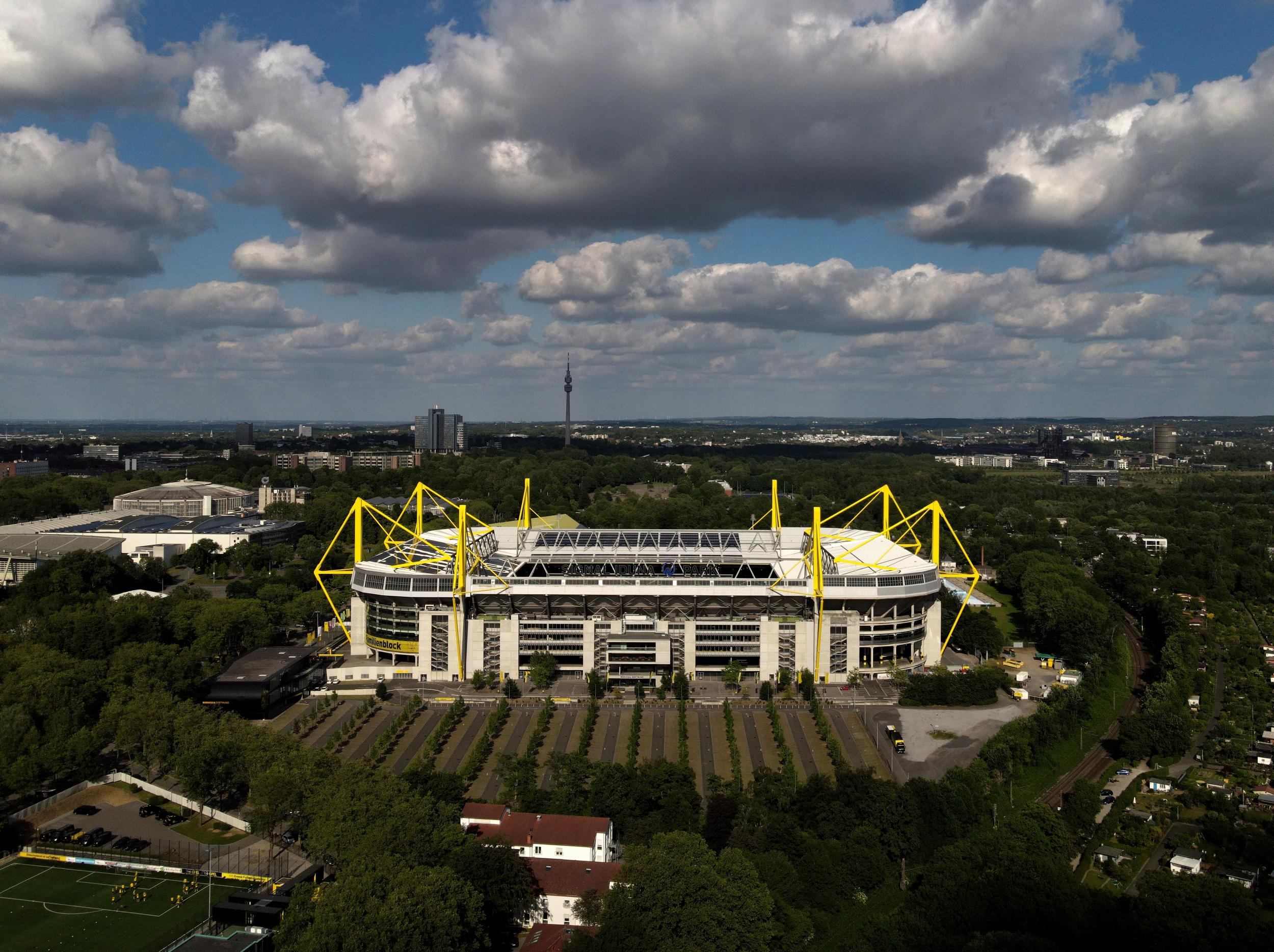 Borussia Dortmund vs Bayern Munich LIVE: Team news and line-ups ahead of Bundesliga fixture today
