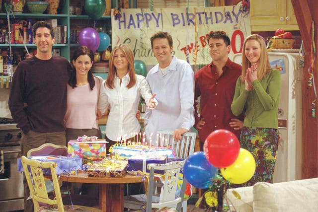 David Schwimmer, Courteney Cox, Jennifer Aniston, Matthew Perry, Matt LeBlanc, and Lisa Kudrow on the set of 'Friends'.
