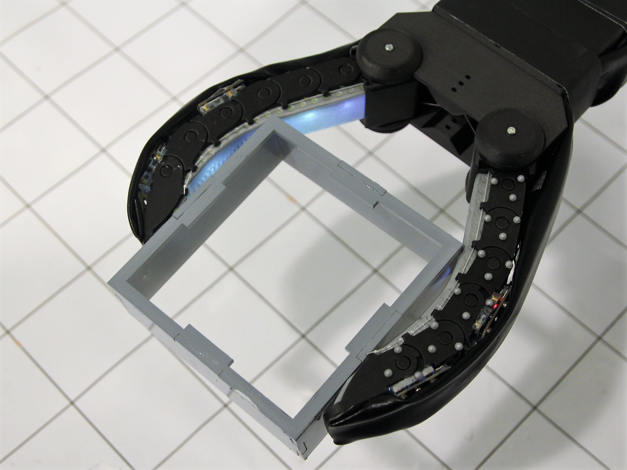 Robotic gripper made of paper can grab both delicate and heavy things