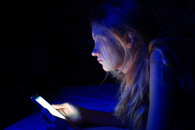 Staring at your phone screen at night could be linked to depression