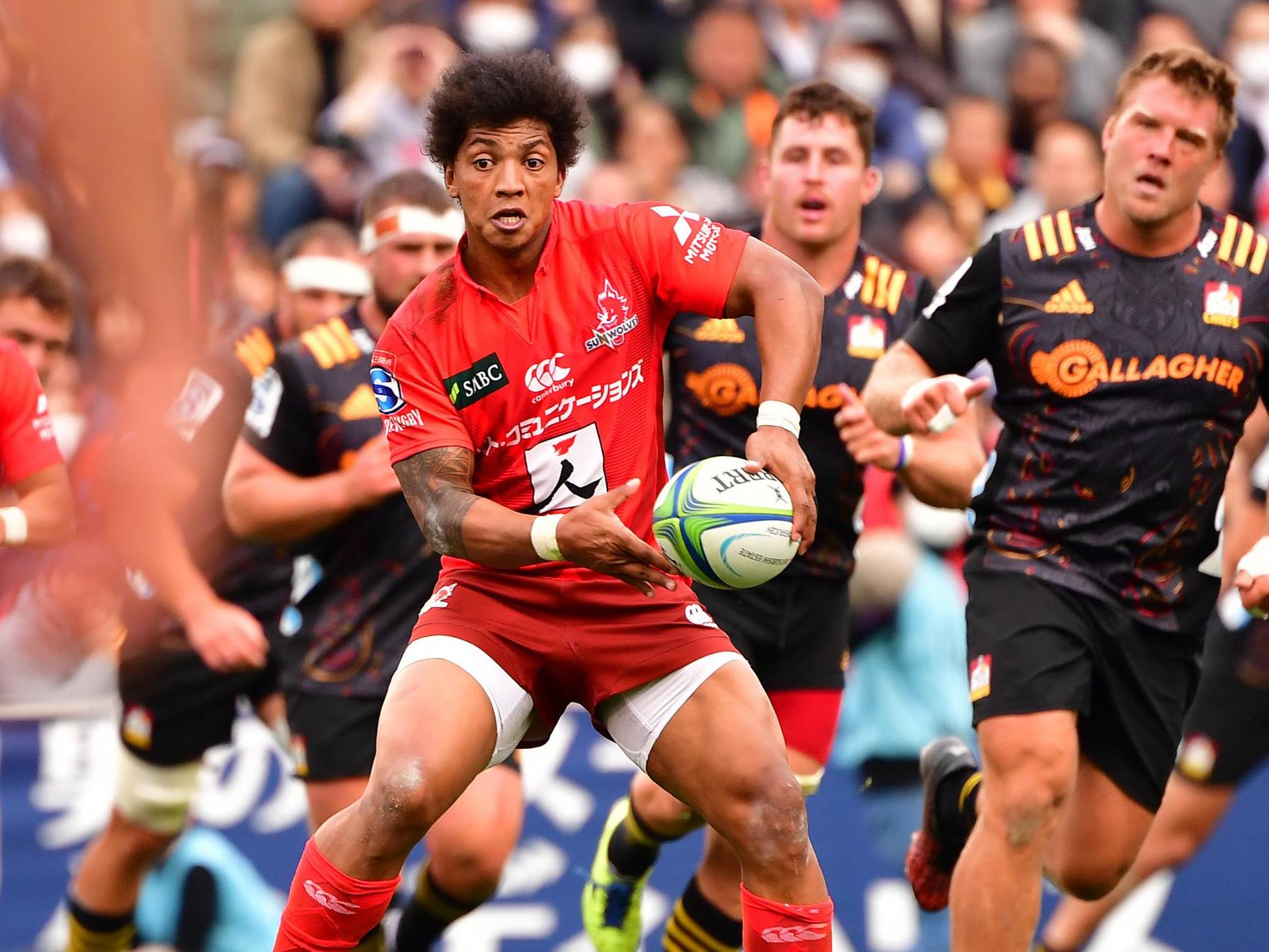 Garth April of Sunwolves looks for passing options against Chiefs in February