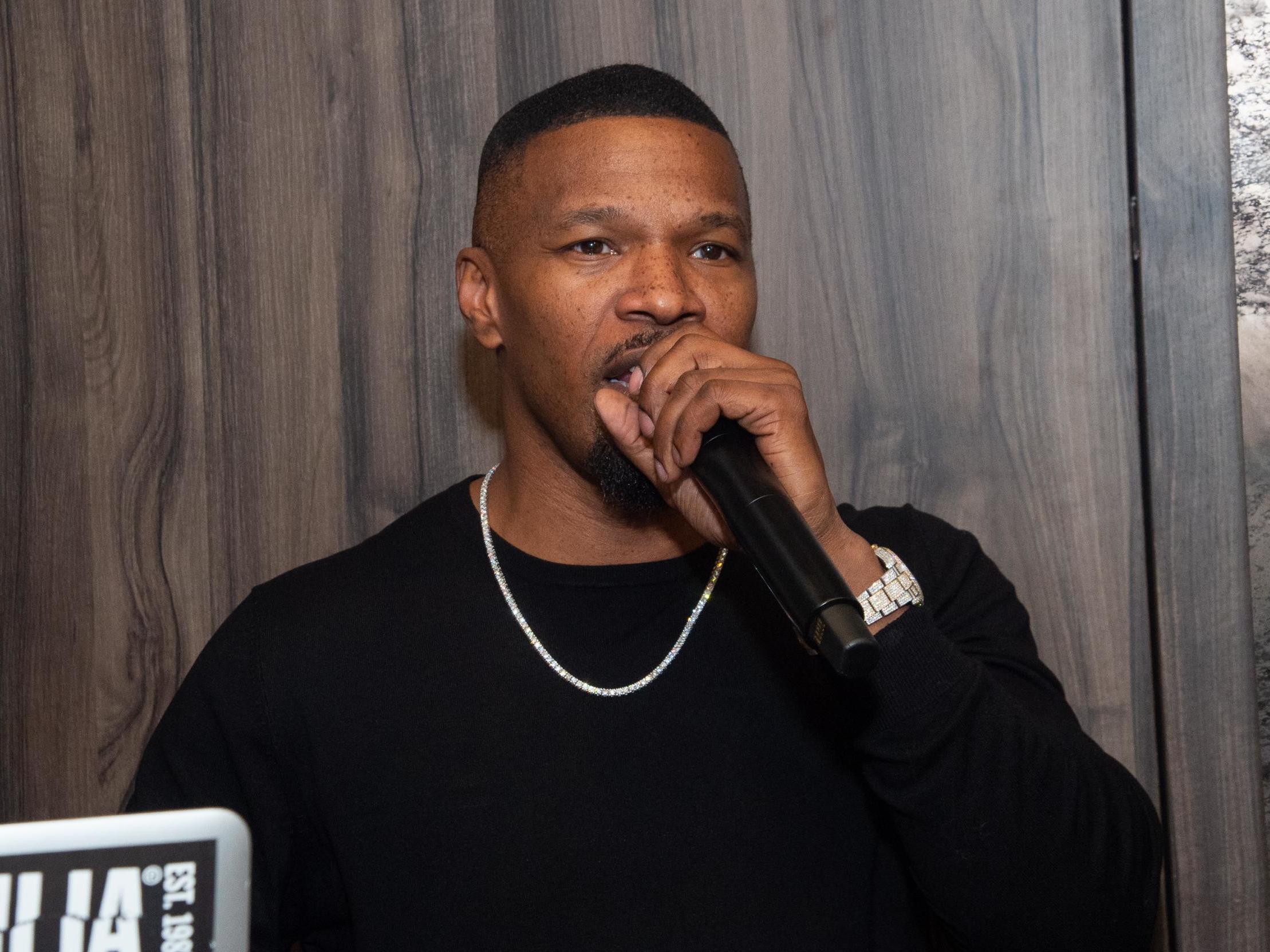 George Floyd protests: Jamie Foxx addresses US crowd over police brutality thumbnail