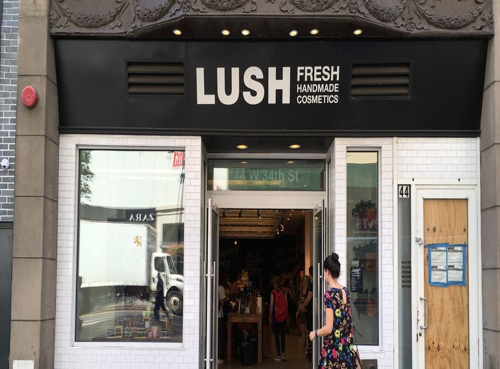George Floyd Protests Lush Uk Boss Called Out For Giving Police Officers Gifts Indy100 Indy100 George Floyd Protests Lush Uk Boss Called Out For Giving Police Officers Gifts Indy100 Indy100