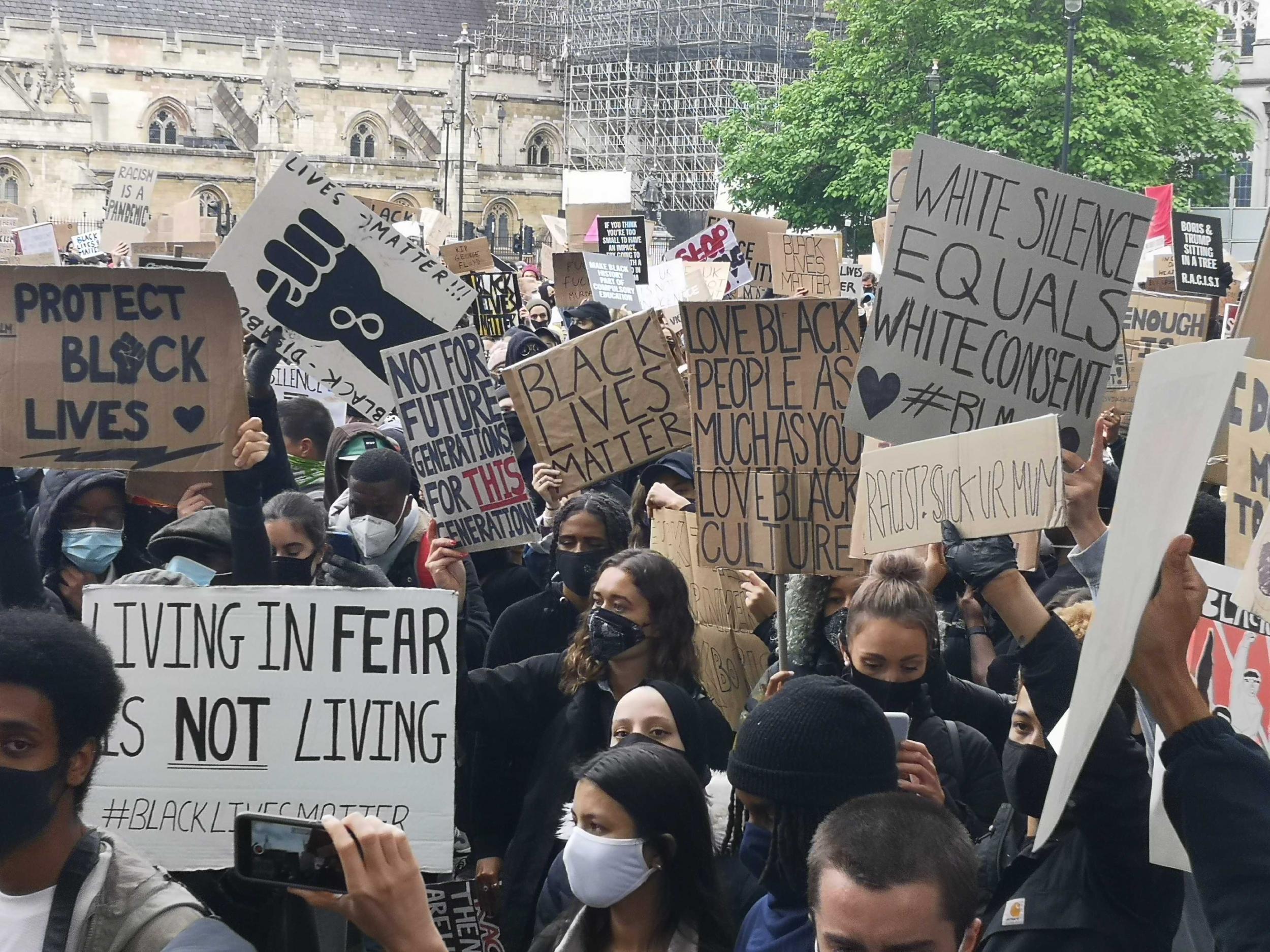 'No justice, no peace': Thousands protest against racism across UK despite coronavirus warnings