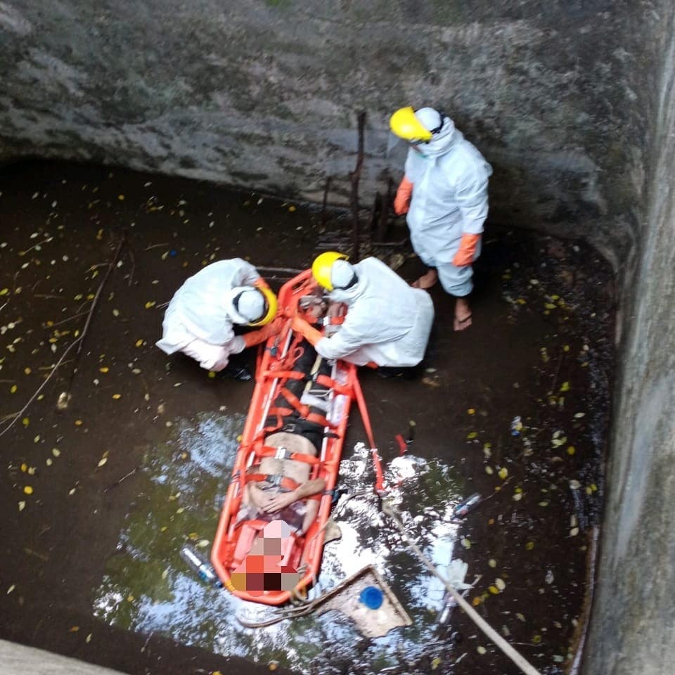 Jacob Roberts rescued by members of Basarnas Bali search and rescue team