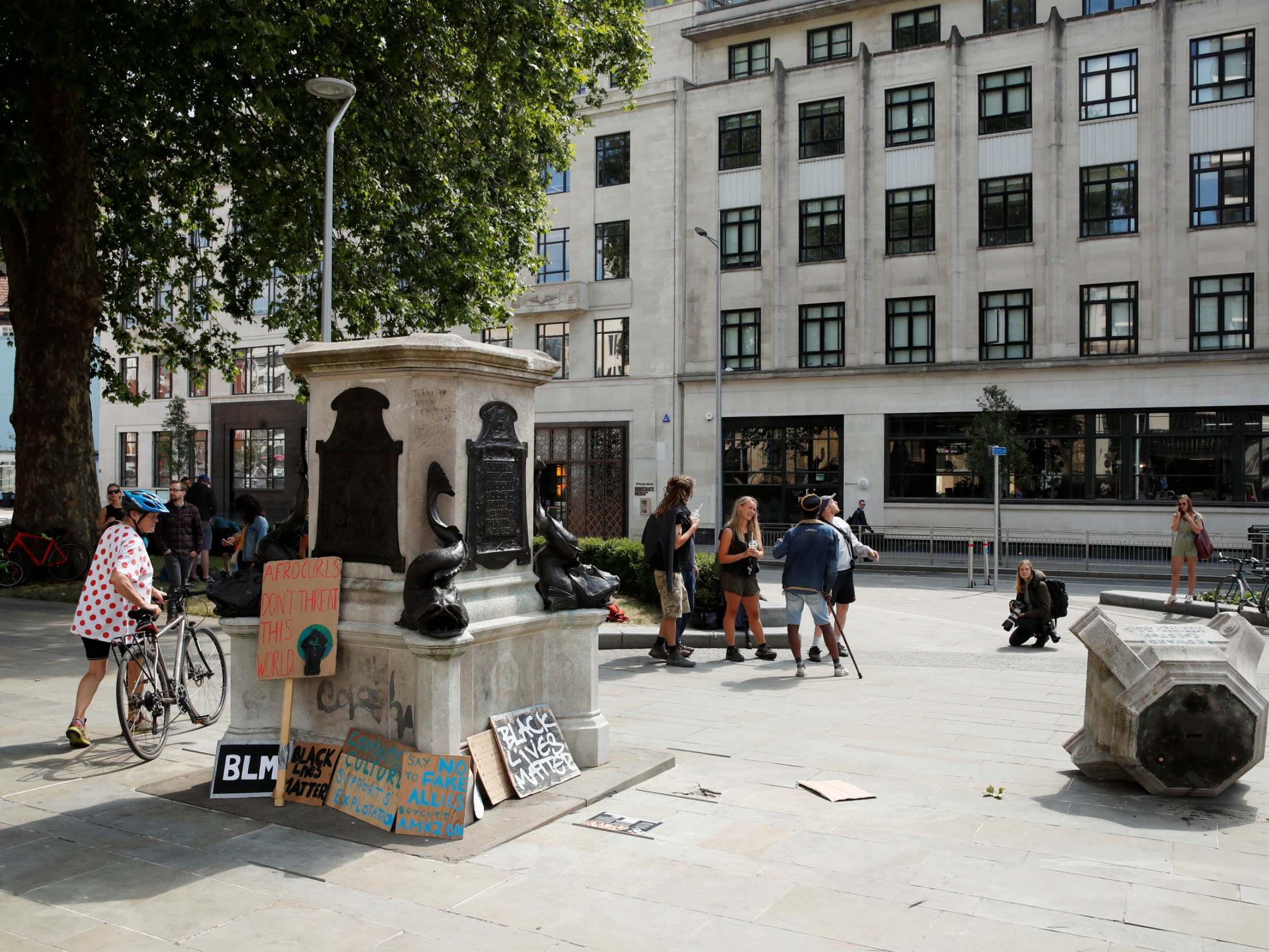 Related video: Black Lives Matter protesters pull down statue of slave trader