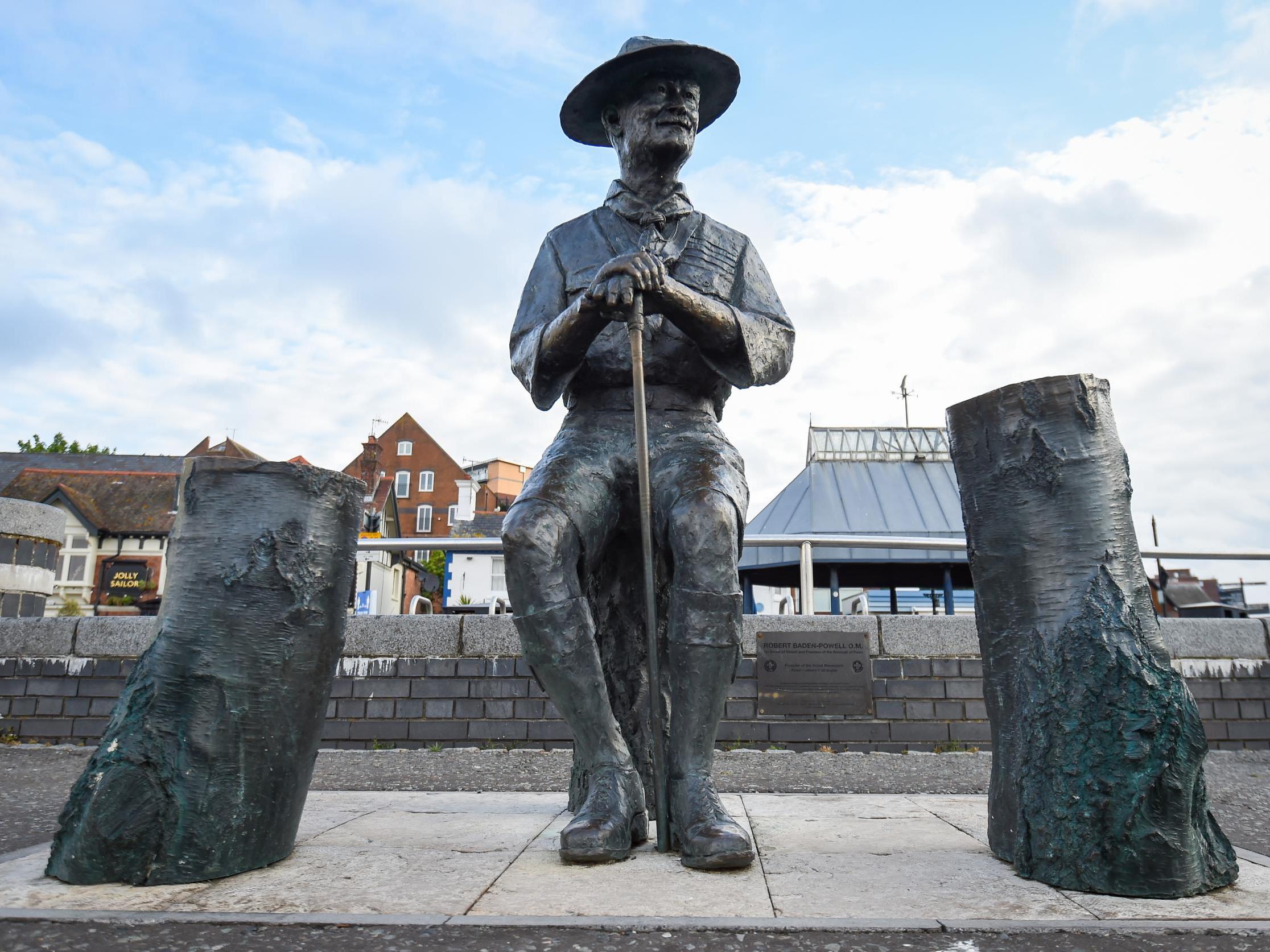 Robert Baden-Powell: Statue of Scouts founder to be removed in Poole amid anti-racism protests thumbnail