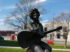 Petition launched to replace Confederate statues with Dolly Parton