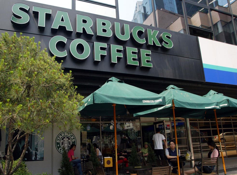 Starbucks reverses ban on Black Lives Matter attire for employees (Getty)