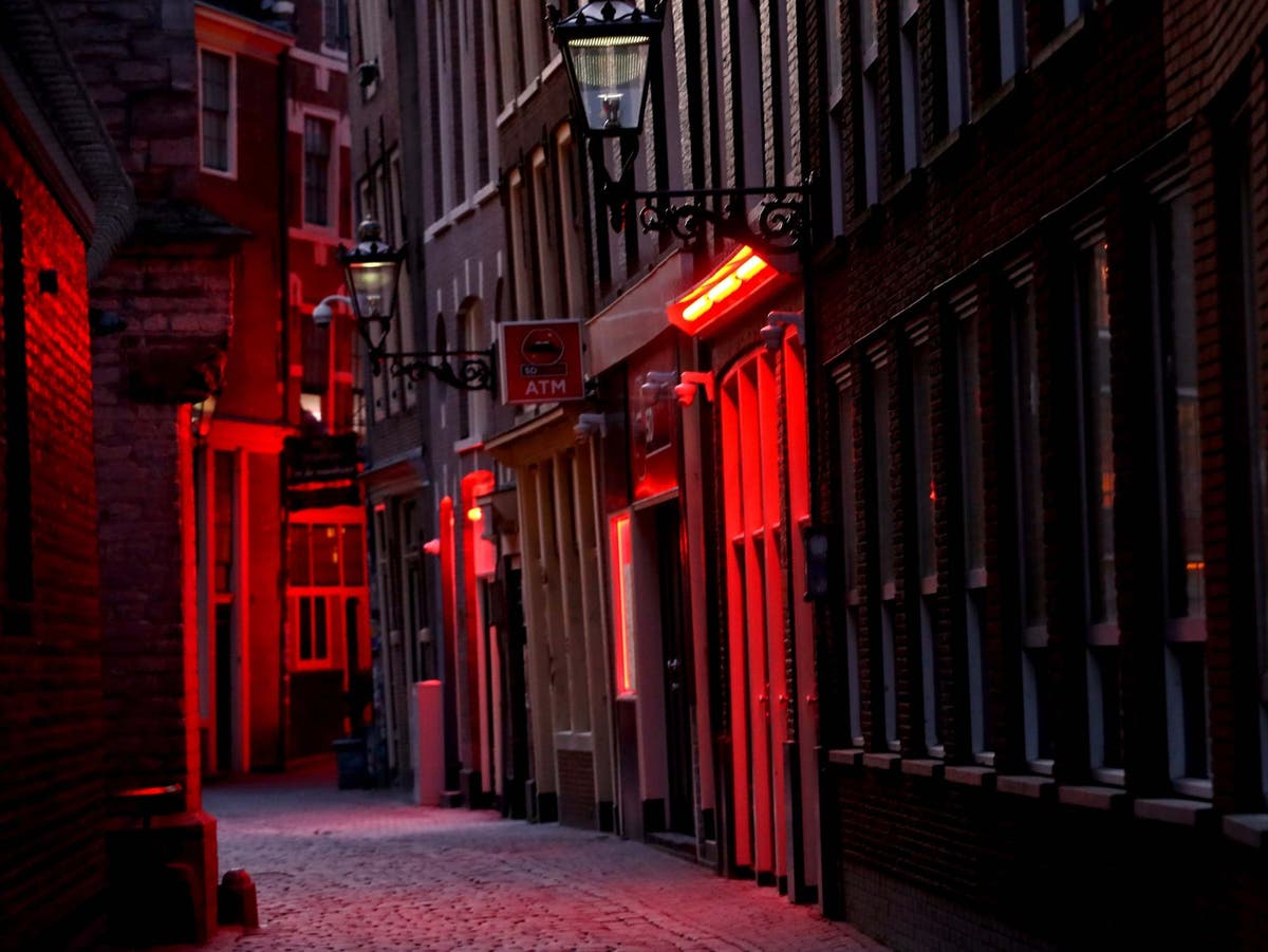 Spis aftensmad bestøver Ministerium It's a disaster': Amsterdam's Red Light District remains closed as the city  opens up | The Independent | The Independent